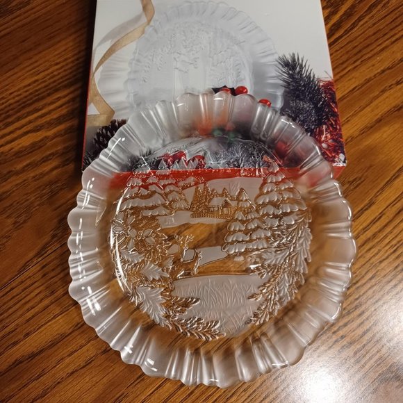 Mikasa 9-inch Winter Dreams Frosted Crystal Bon Bon Plate - Picture 2 of 4